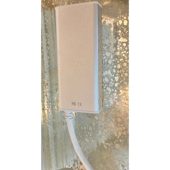 Moshi USB to Ethernet Adapter - Picture 4 of 10